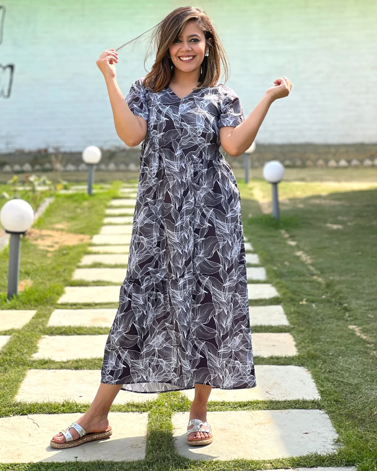 Black White Abstract Print Gathered Crepe Dress