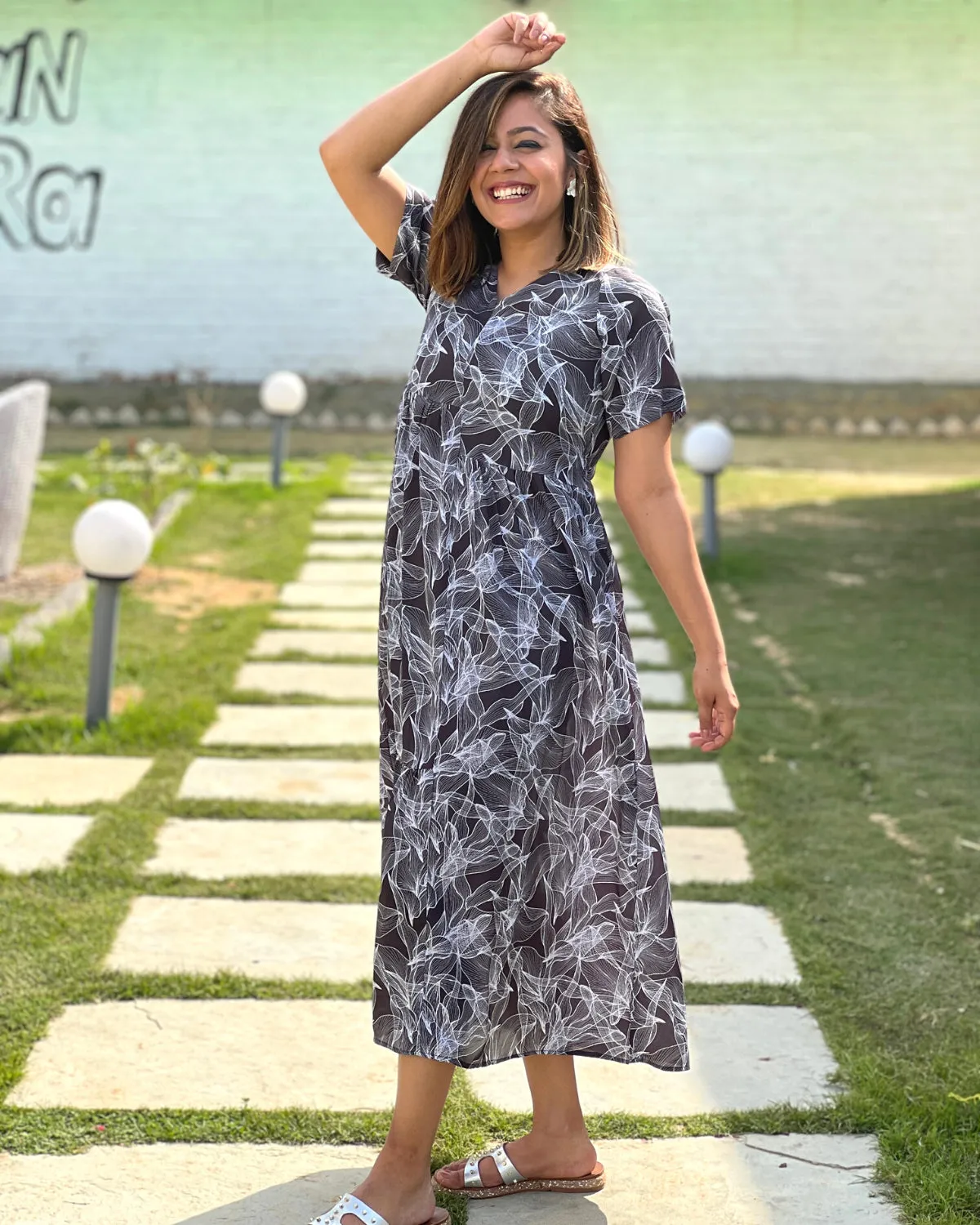 Black White Abstract Print Gathered Crepe Dress