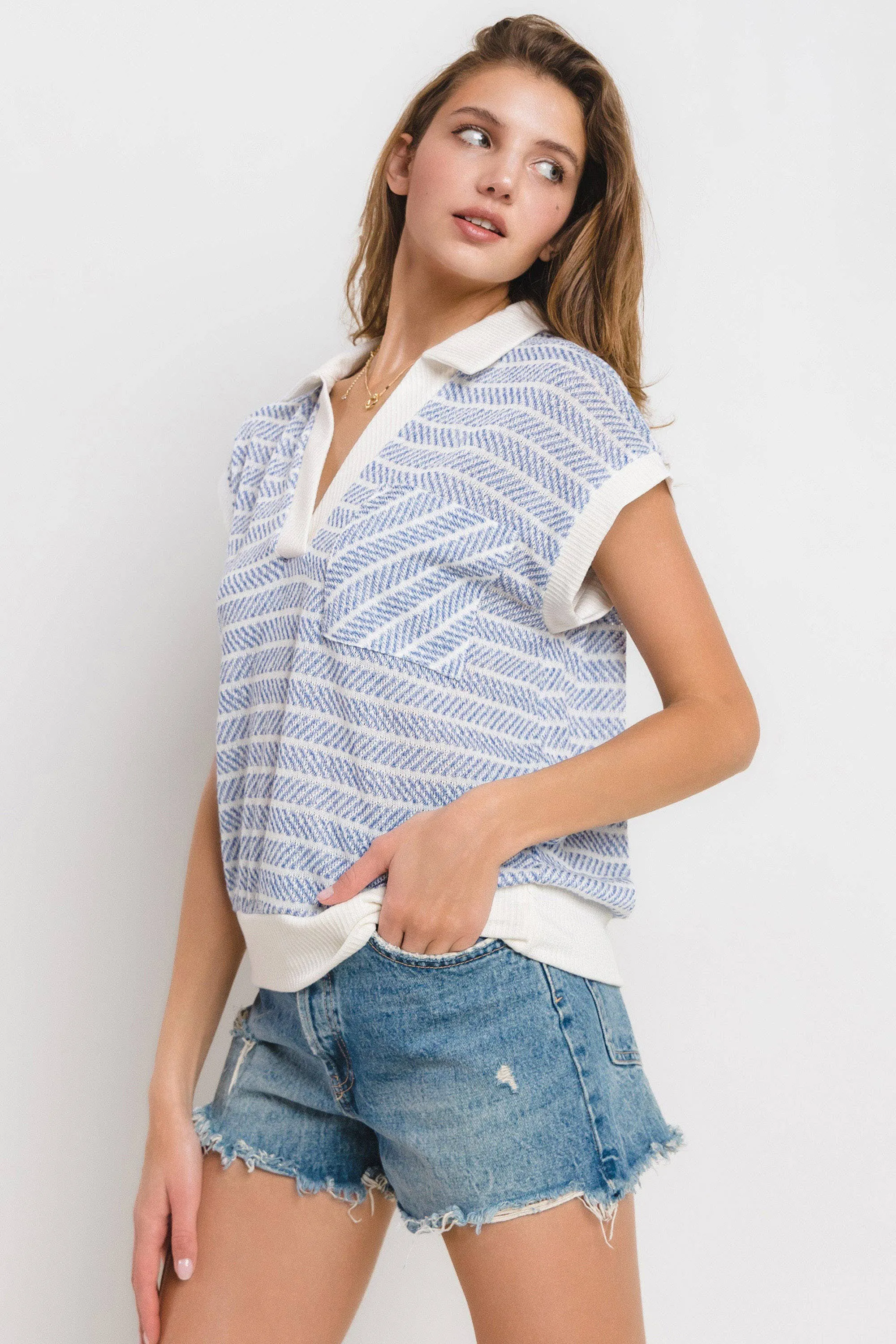 BLUE STRIPED KNIT V-NECK SHORT SLEEVE TOP