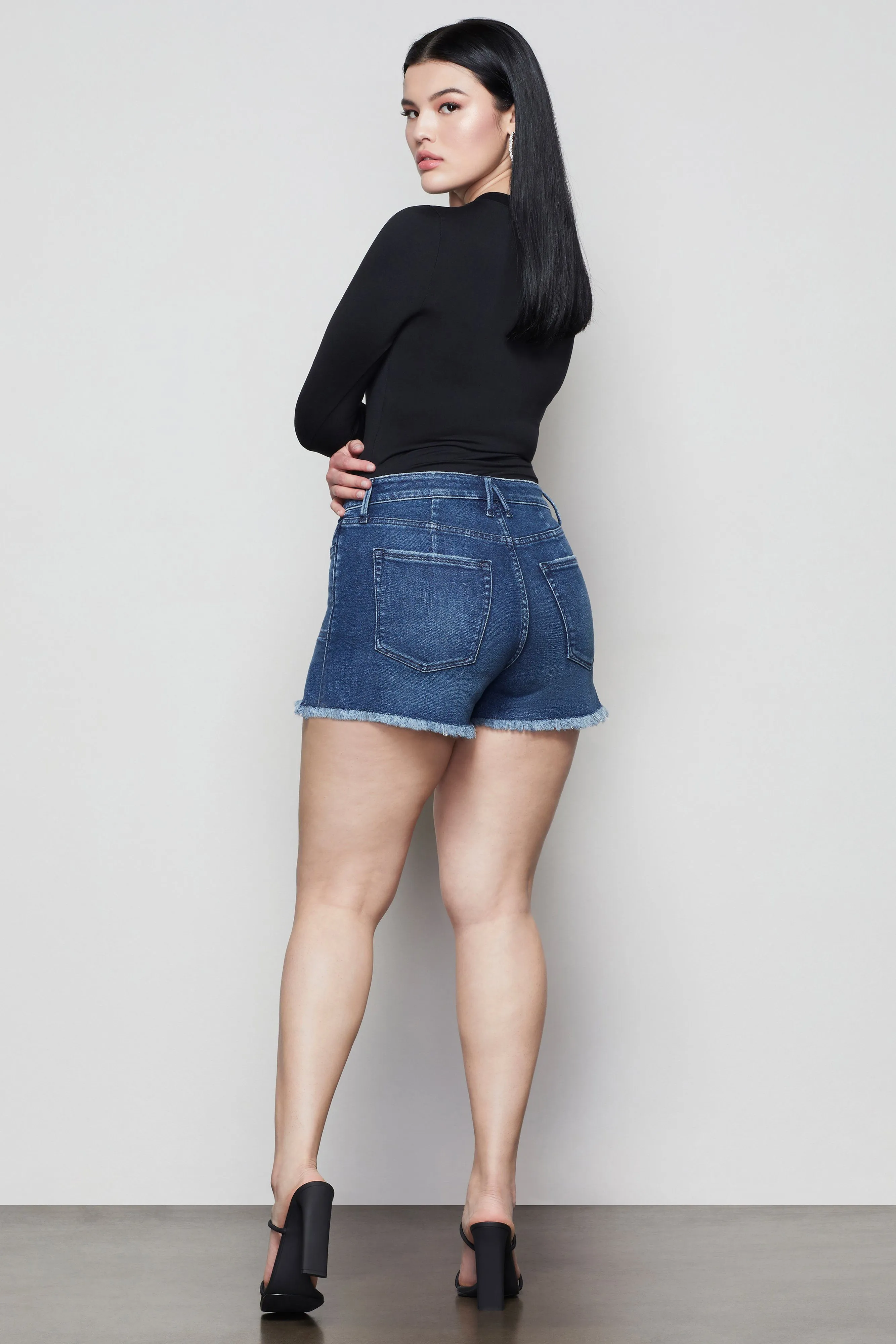 CUT OFF SHORT ANGLED POCKETS | BLUE465