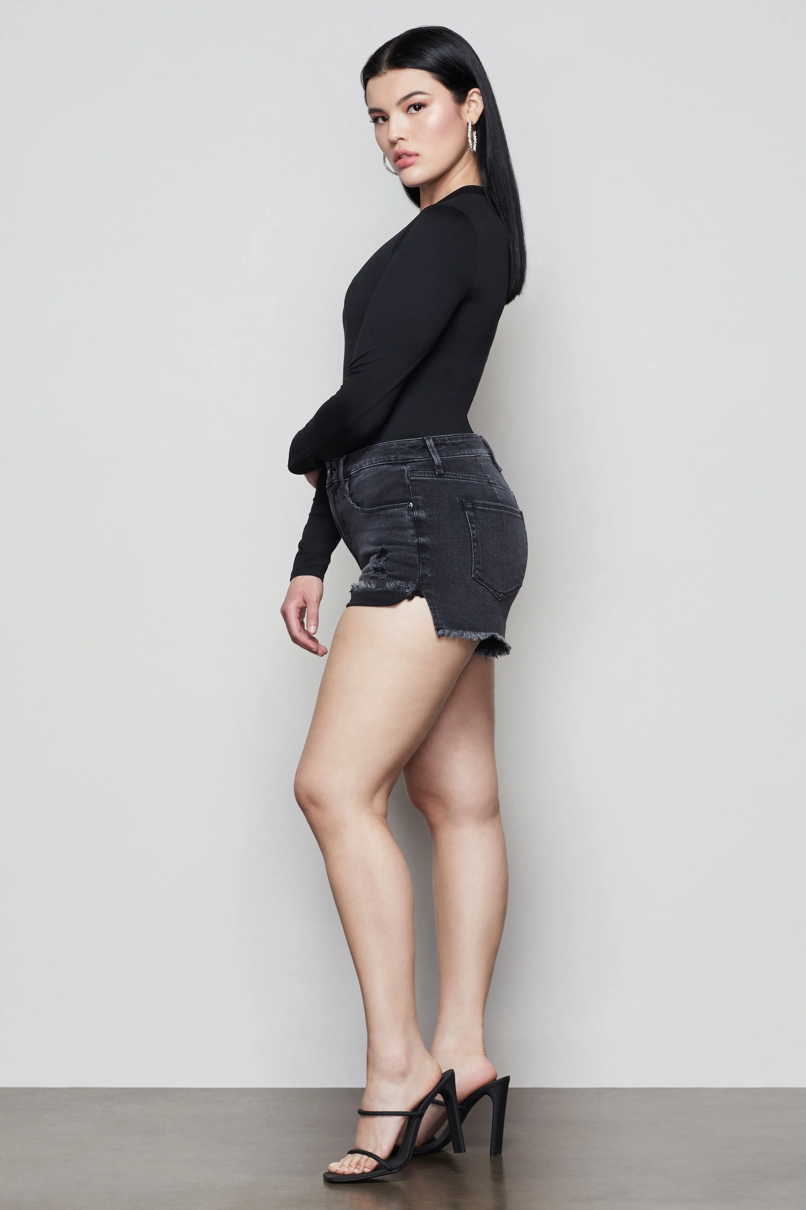 GOOD CURVE SHORT | BLACK089