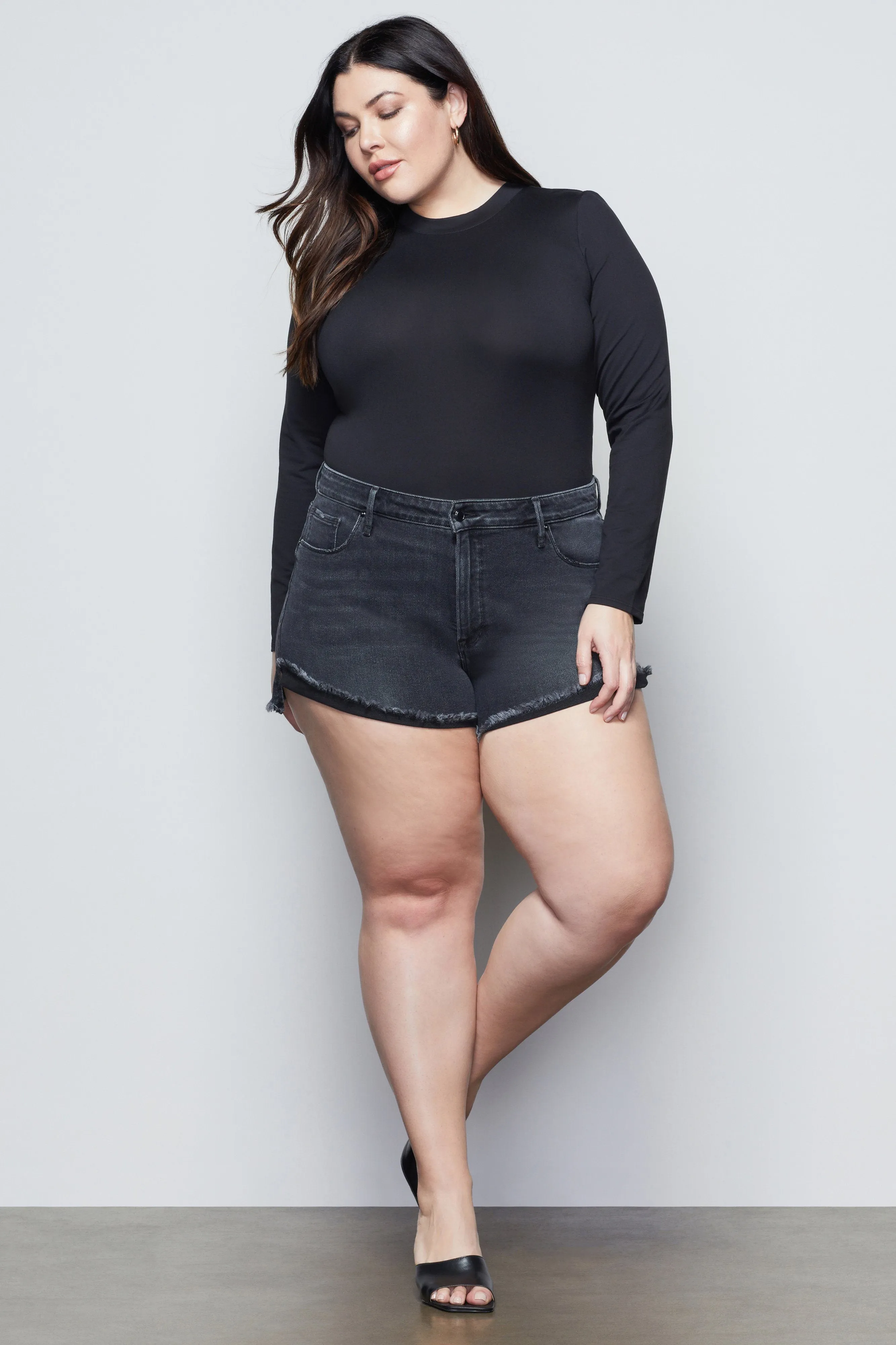 GOOD CURVE SHORT | BLACK089