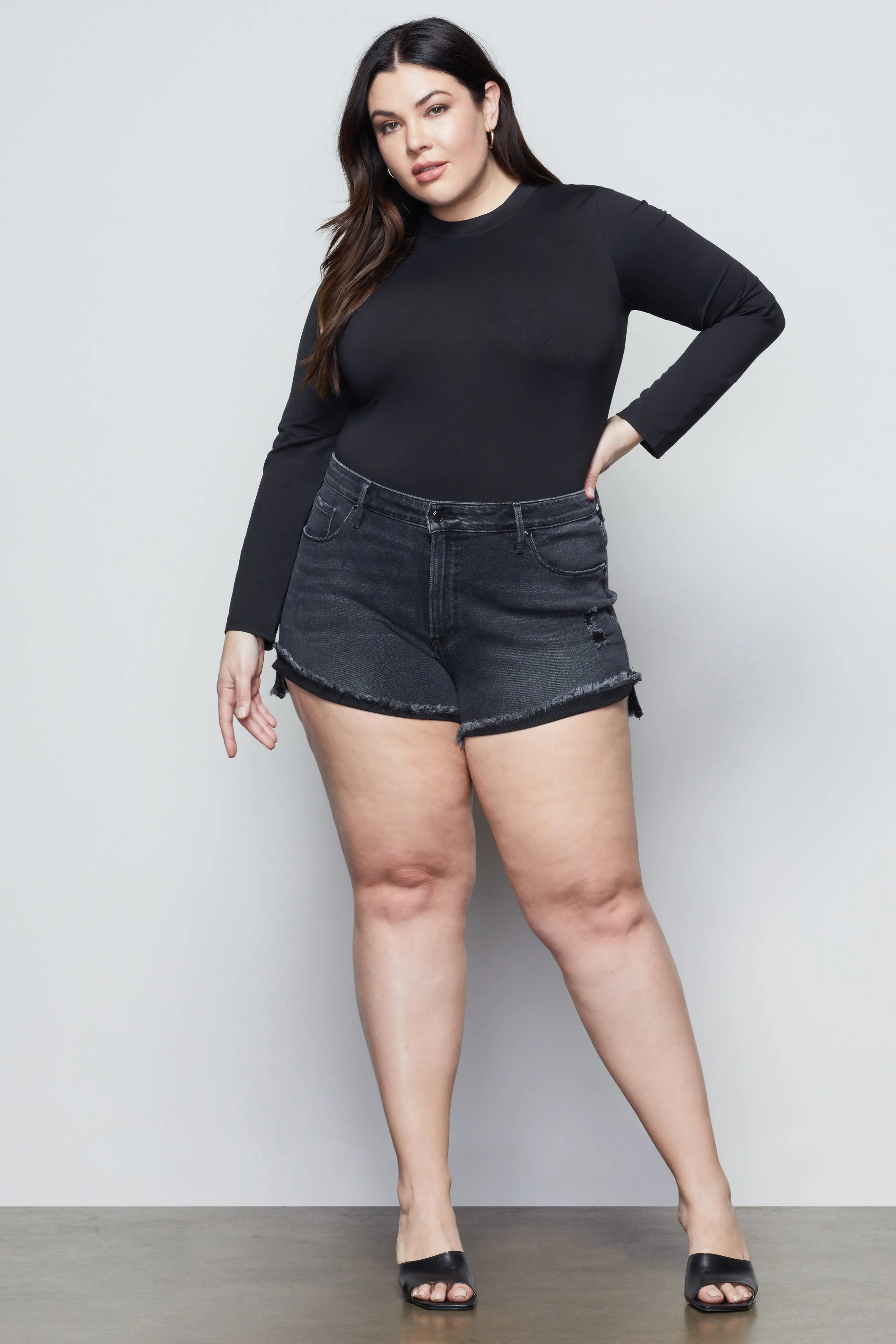 GOOD CURVE SHORT | BLACK089