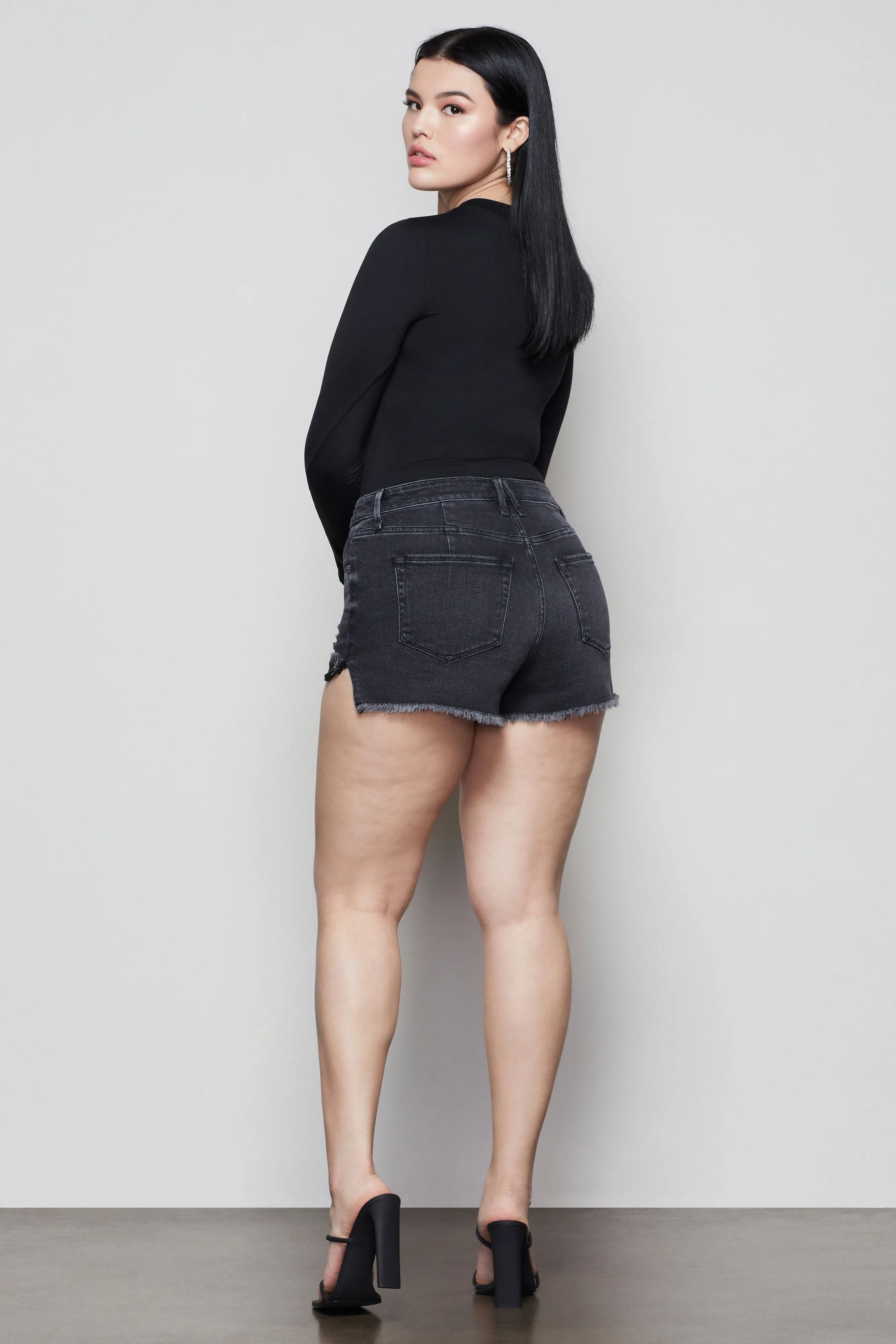 GOOD CURVE SHORT | BLACK089