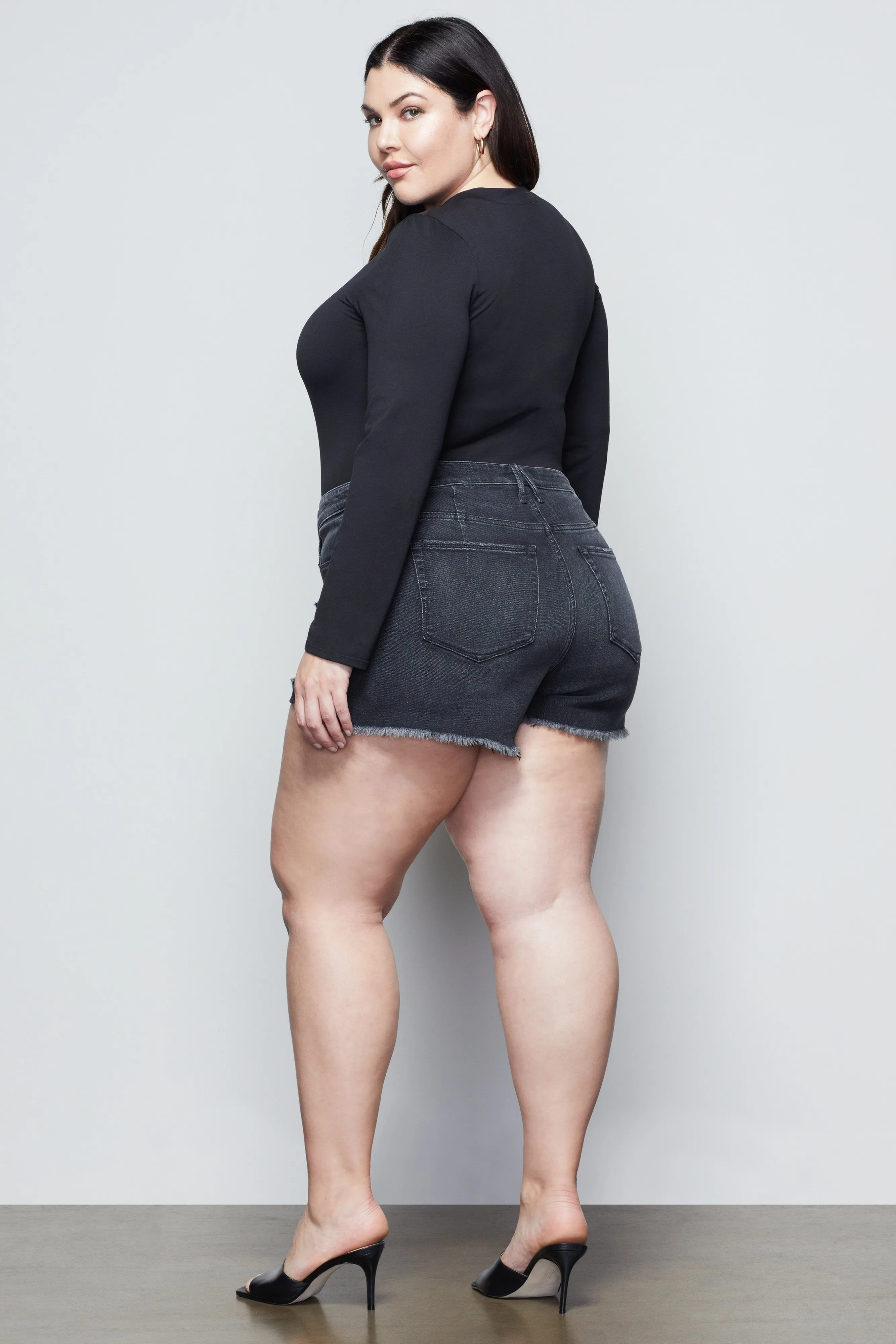 GOOD CURVE SHORT | BLACK089