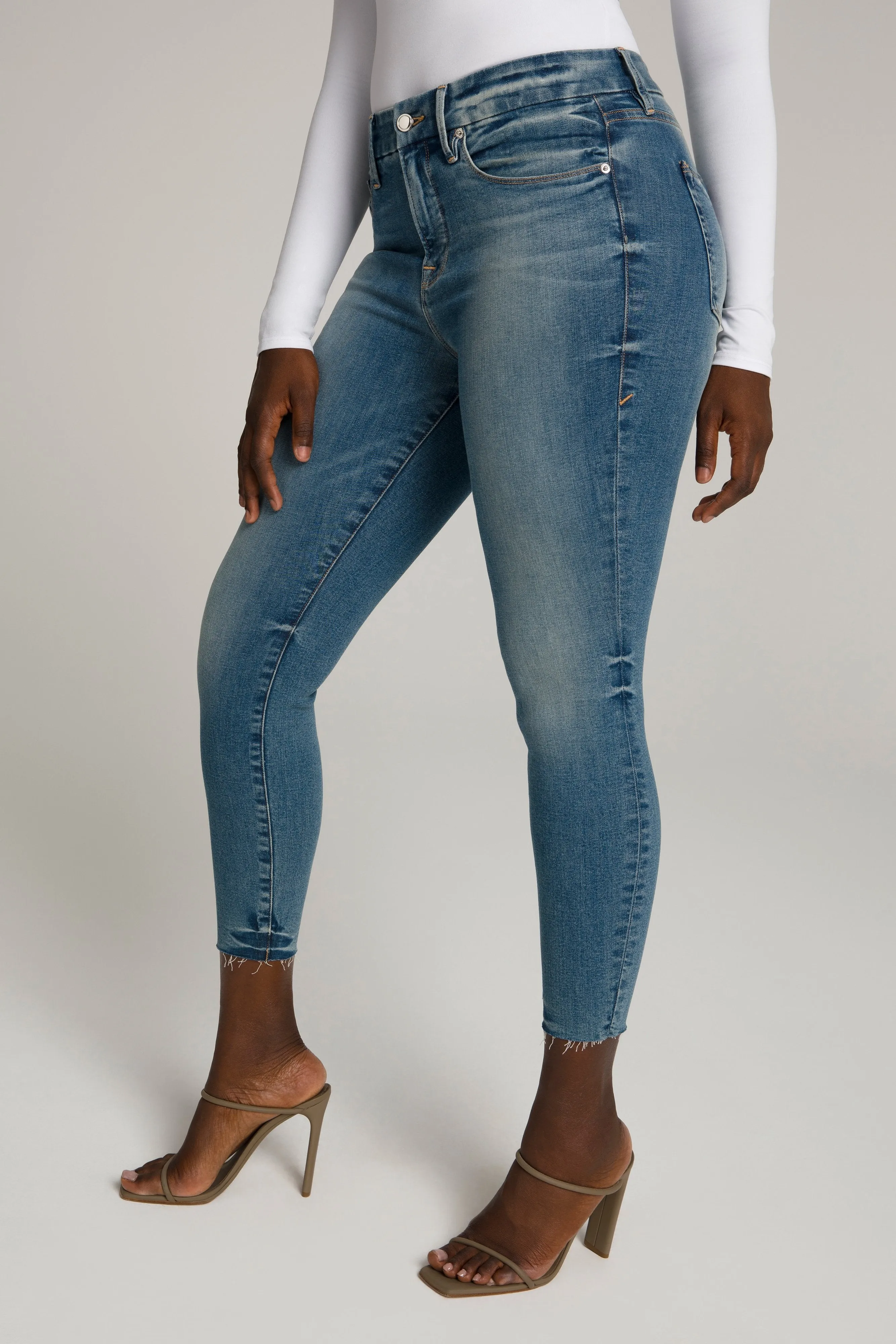 GOOD LEGS CROP RAW EDGE | BLUE473